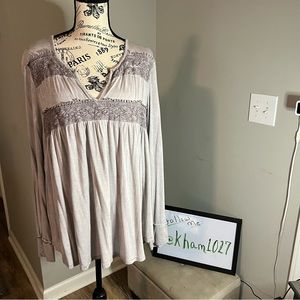 Knox Rose Lavender Long Sleeved with Crocheted Details Front and Back. Size XL